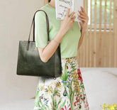 حقيبة كتف باللون الزيتونى وذراع بنى اللون بحجم متوسط وملمس ناعم - KSA